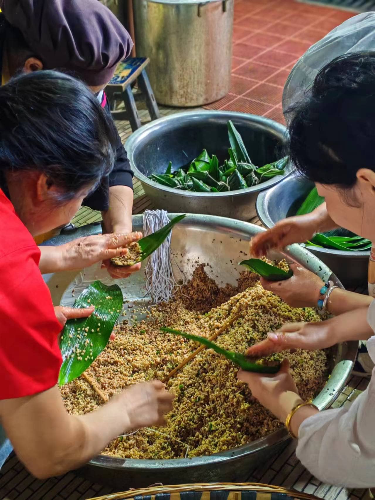 Sweet Zongzi Scents, Celebrating the Festival  Sichuan Realhoub Holds a Heartwarming Zongzi-Making Gathering on May 30, 2025